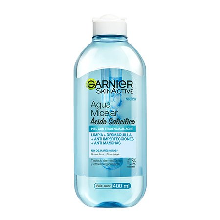 Agua micelar anti-imperfecciones de Garnier en envase transparente con tapa verde
